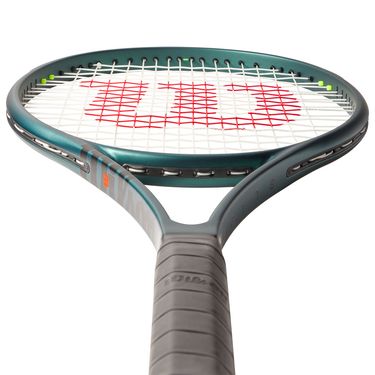 Wilson Blade 104 v9 Tennis Racquet | Tennis-Point